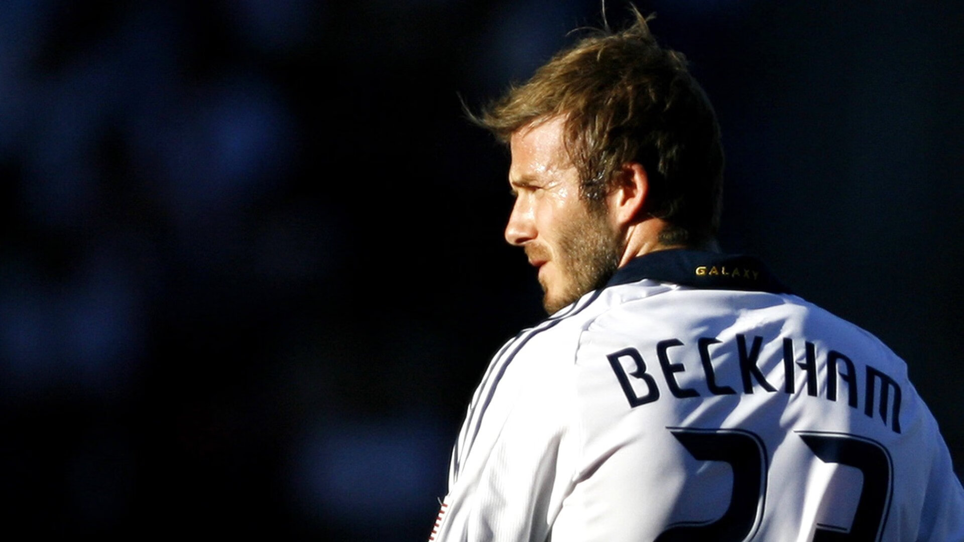 “青少年足球文化节热烈举行，推广体育精神”，青少年足球宣传文案