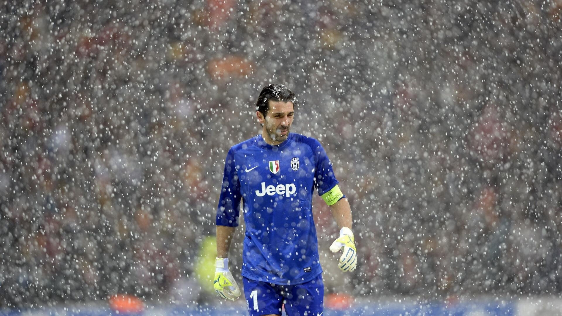 “青少年足球明星巡展启动，激励青年梦想”，青少年足球节目